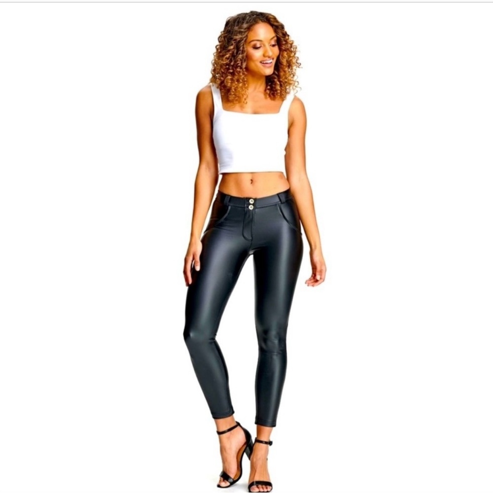WR.UP® Faux Leather Regular  -  Mid Rise  -  7 / 8 Length